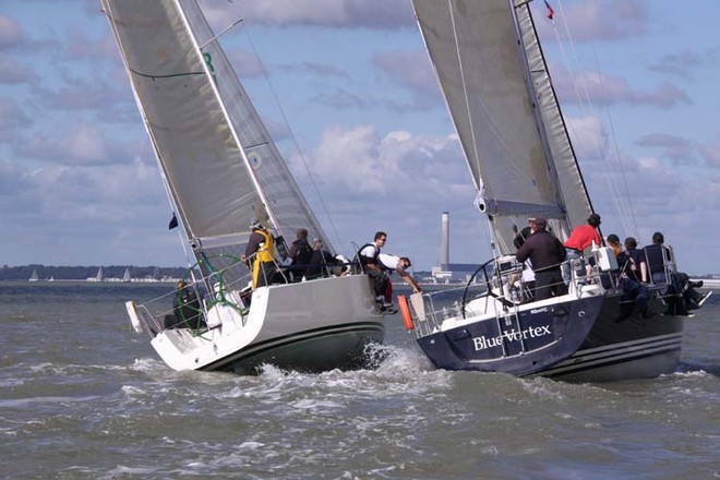 Yeoman squeezes Blue Vortex to windward © Eddie Mays - copyright http://www.eddiemays.com
